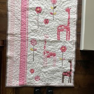 Pottery barn giraffe baby quilt